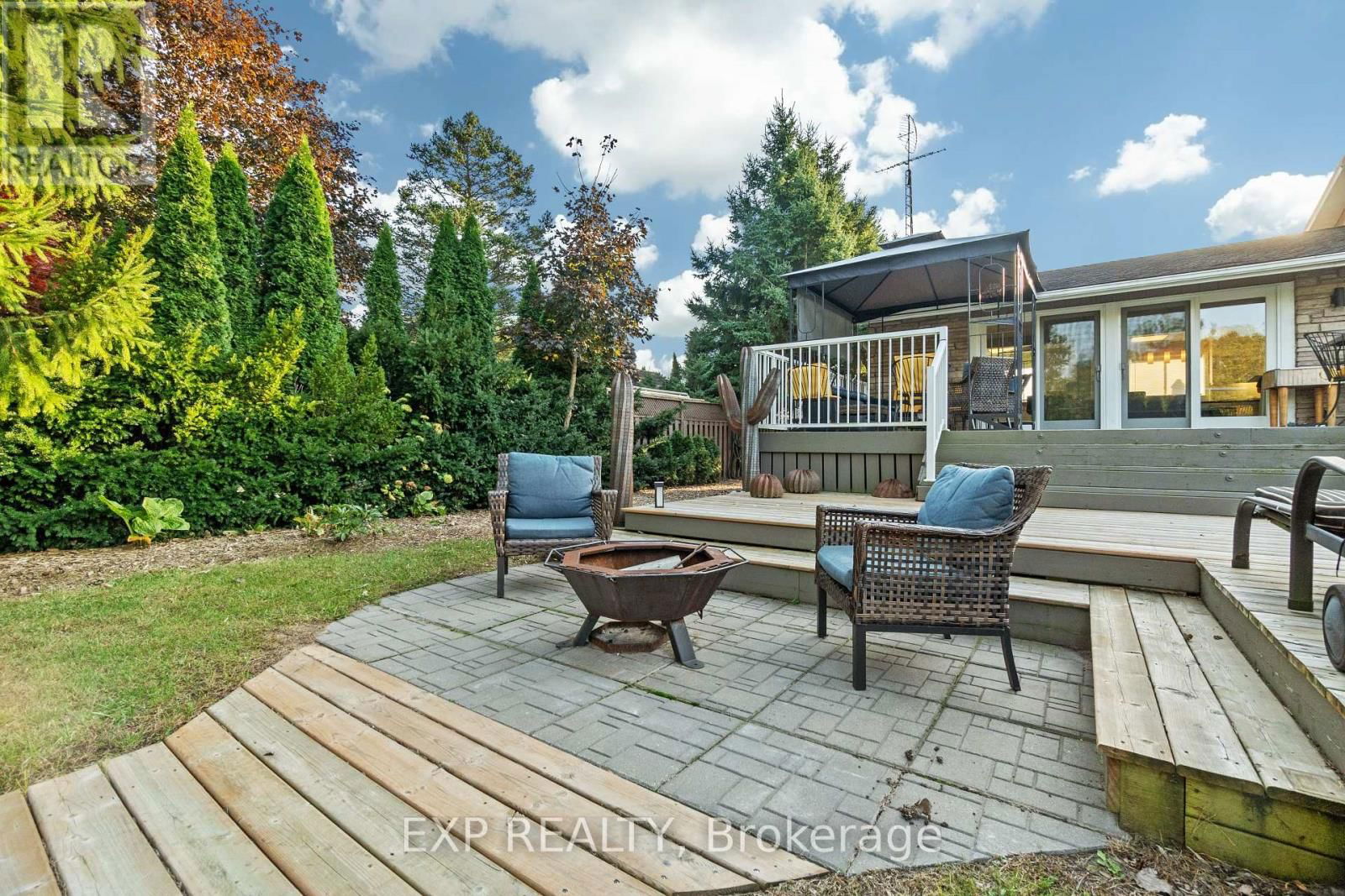 9952 PRINCE PHILIP STREET Image 37
