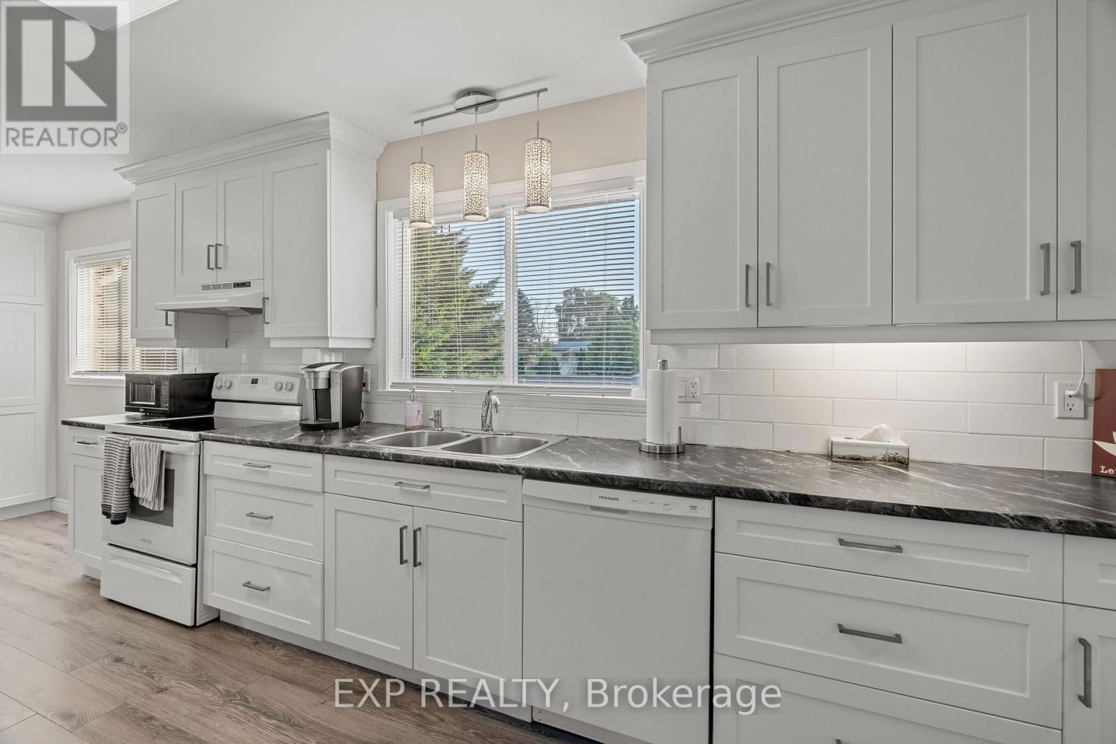 9952 PRINCE PHILIP STREET Image 9
