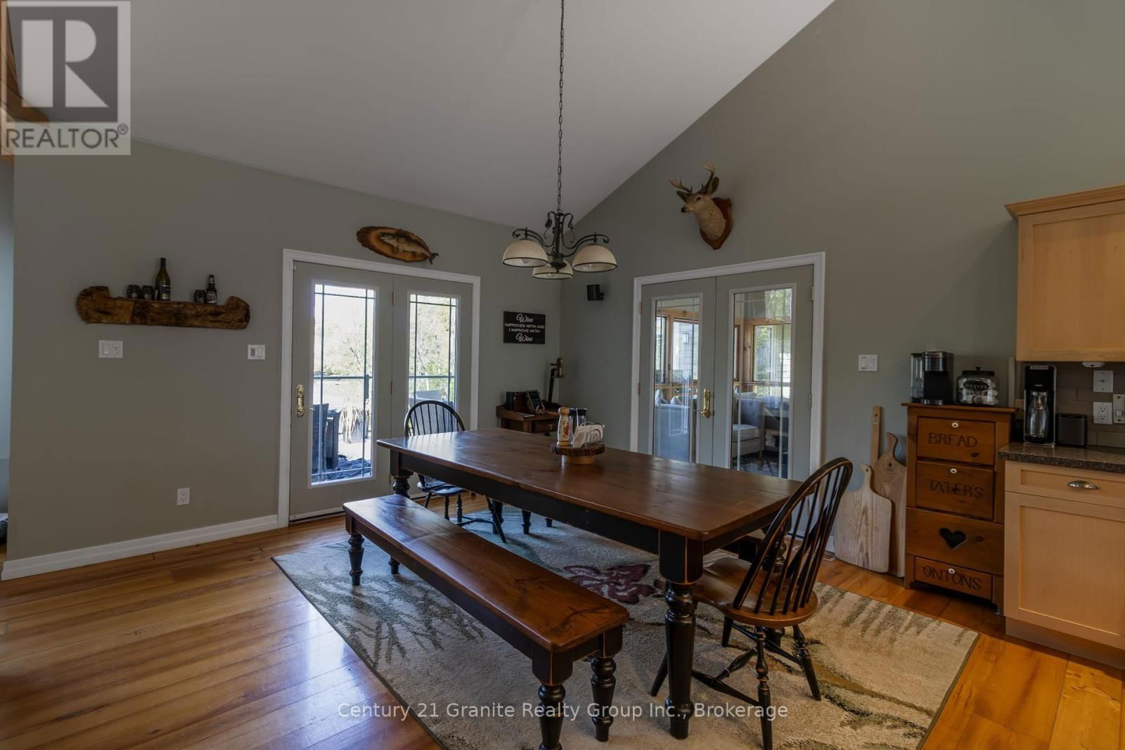 1047 BONIS LANE Image 15