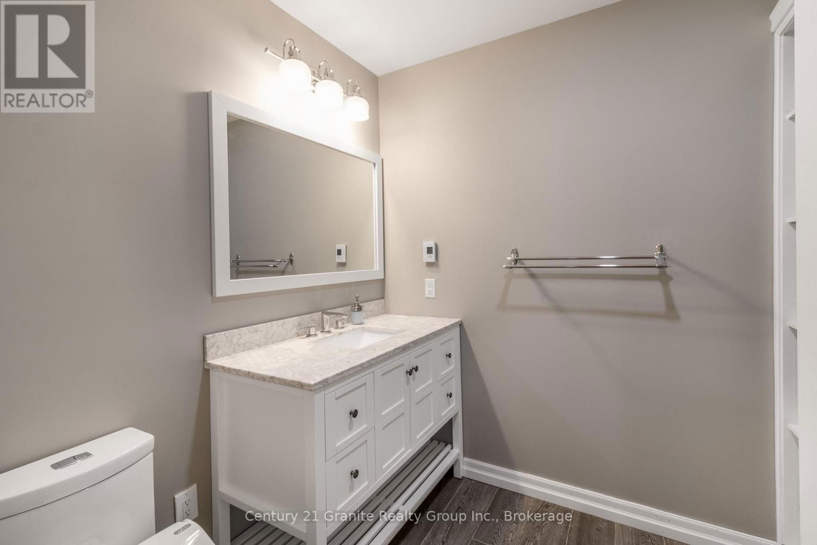 1047 BONIS LANE Image 35
