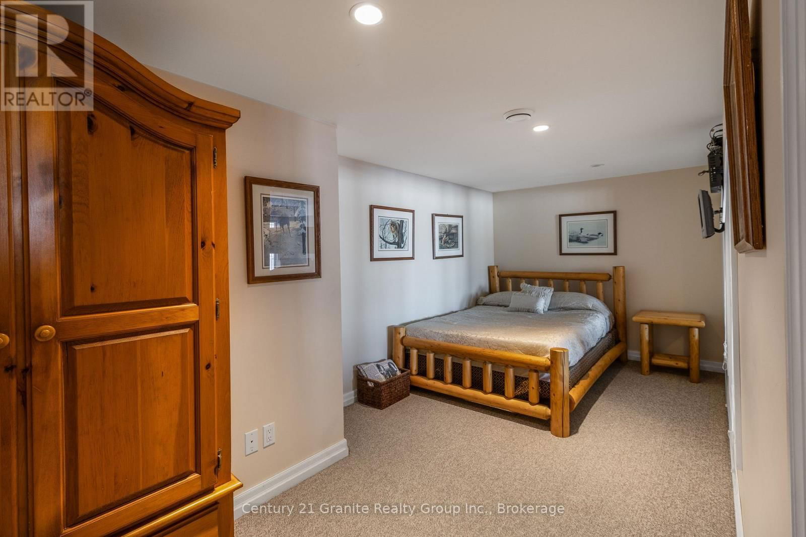 1047 BONIS LANE Image 38