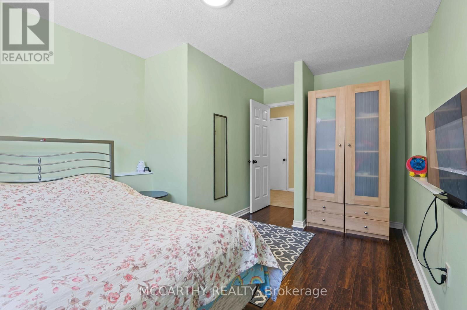 300 SHELBURNE PLACE Image 31