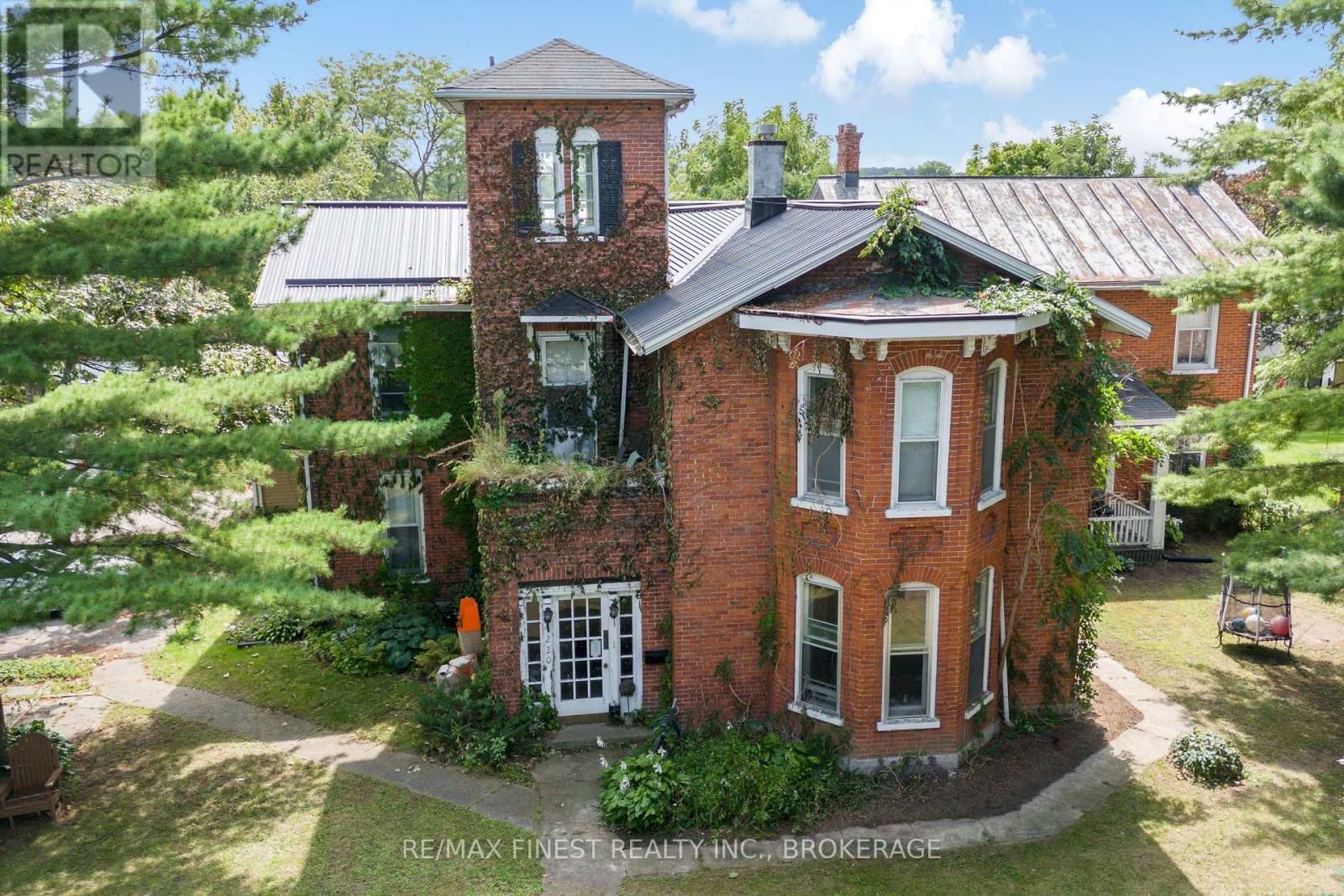 220 DUNDAS STREET WEST Image 1