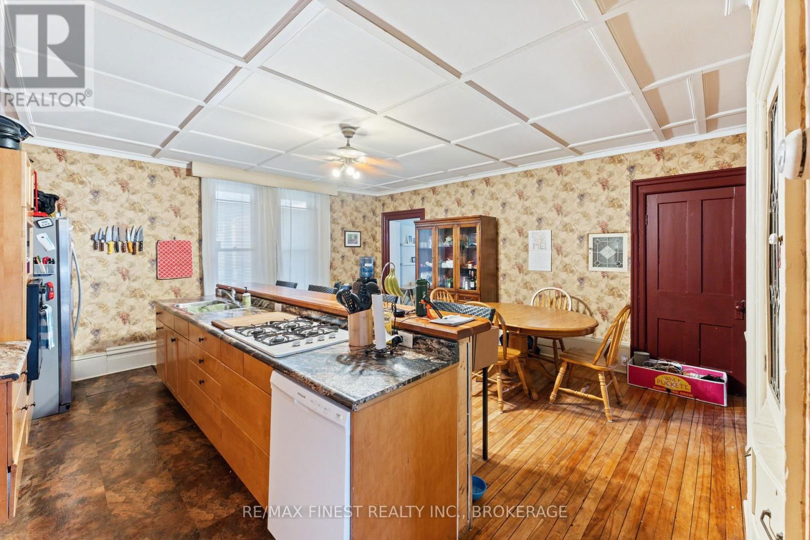 220 DUNDAS STREET WEST Image 10