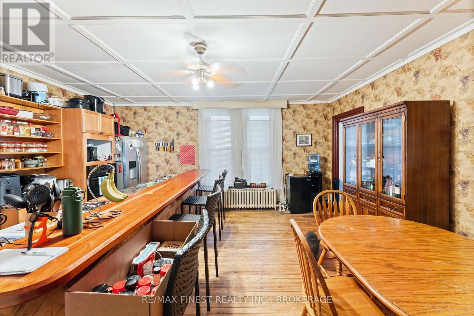 220 DUNDAS STREET WEST Image 11