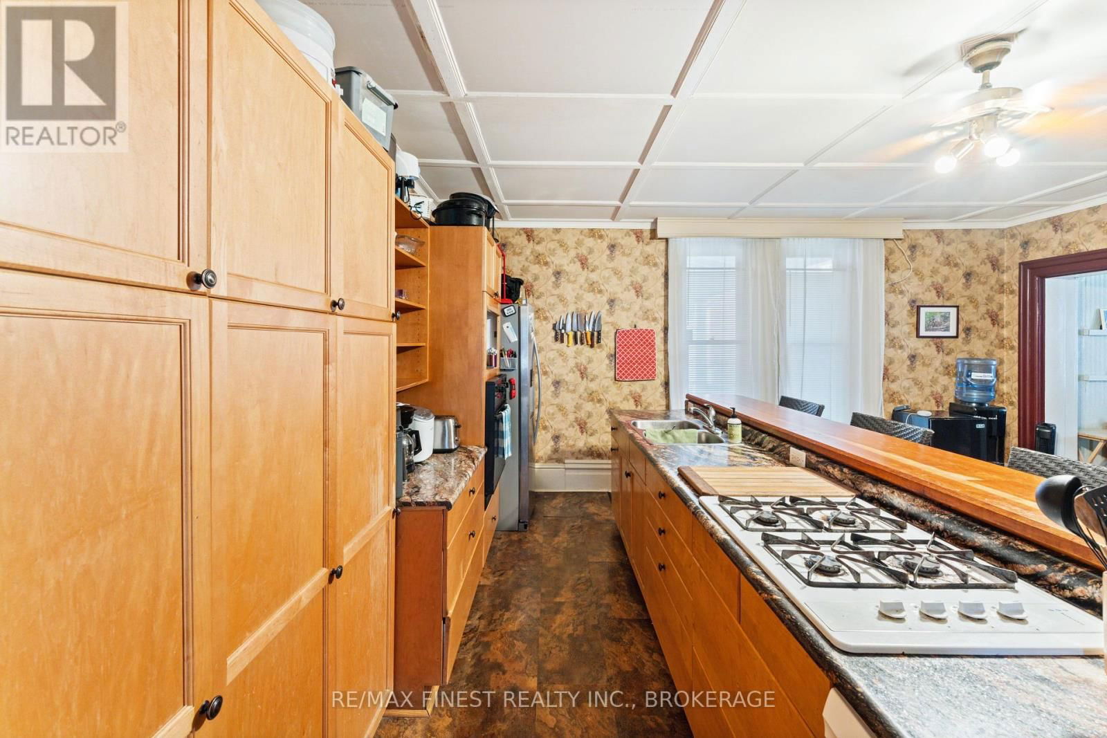 220 DUNDAS STREET WEST Image 12