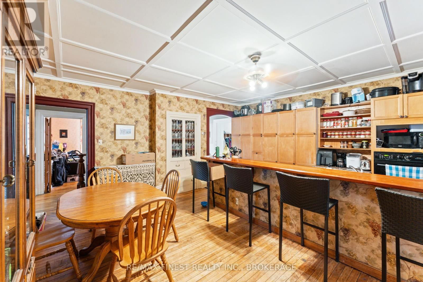 220 DUNDAS STREET WEST Image 15