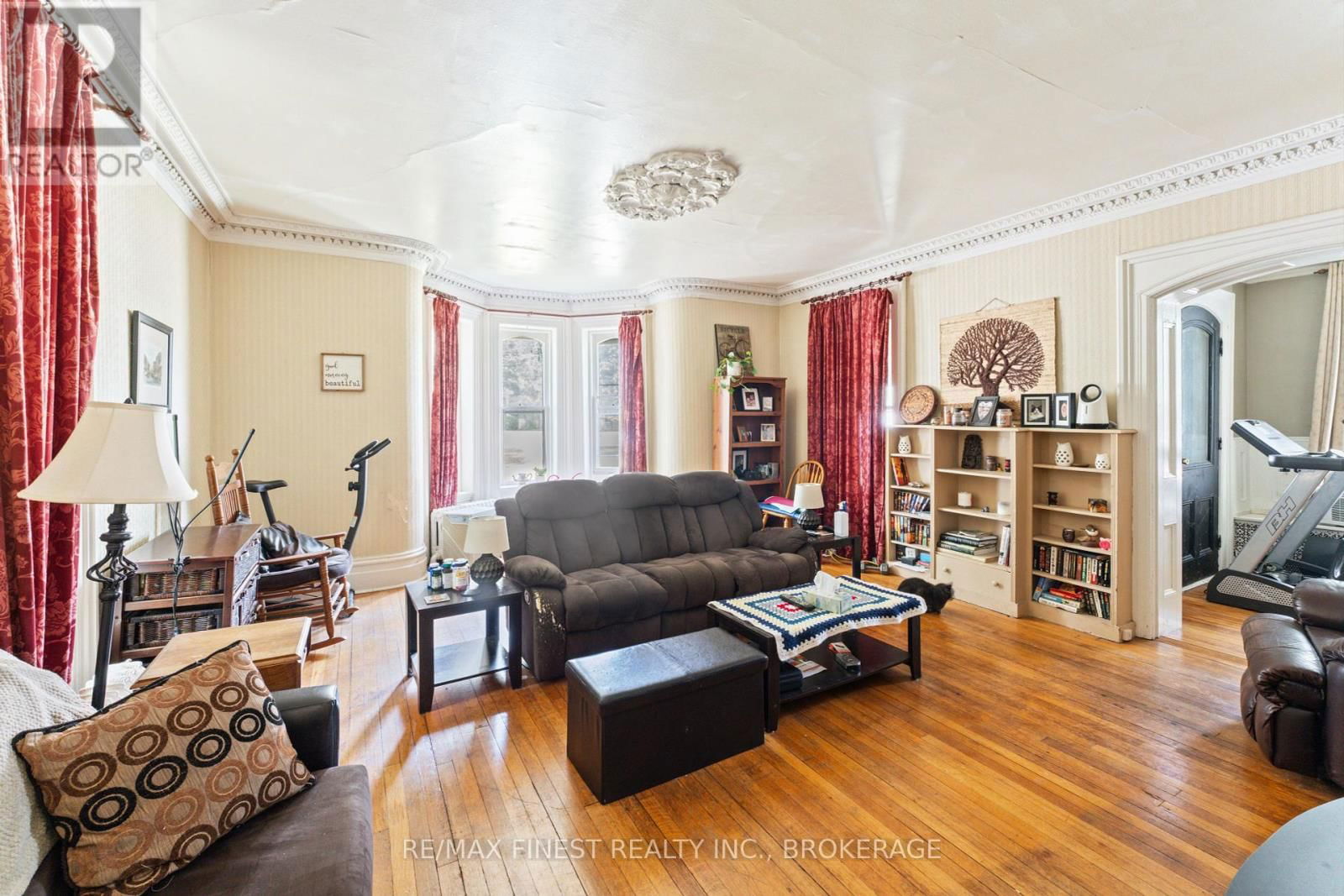 220 DUNDAS STREET WEST Image 16