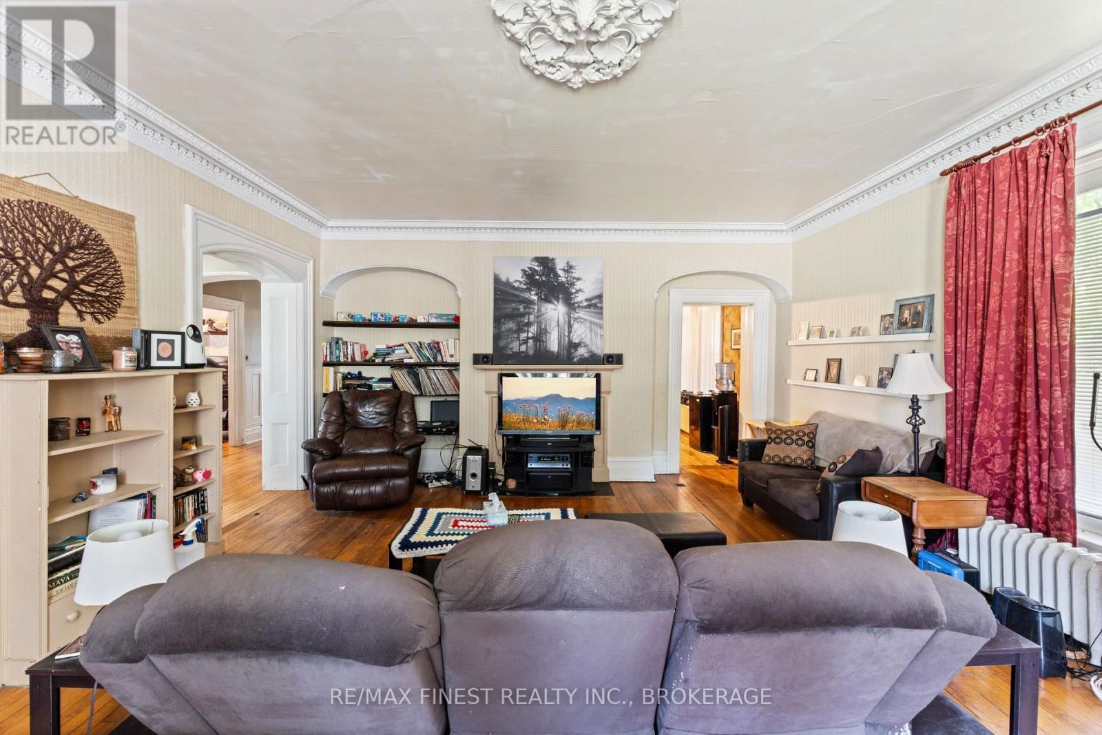 220 DUNDAS STREET WEST Image 17