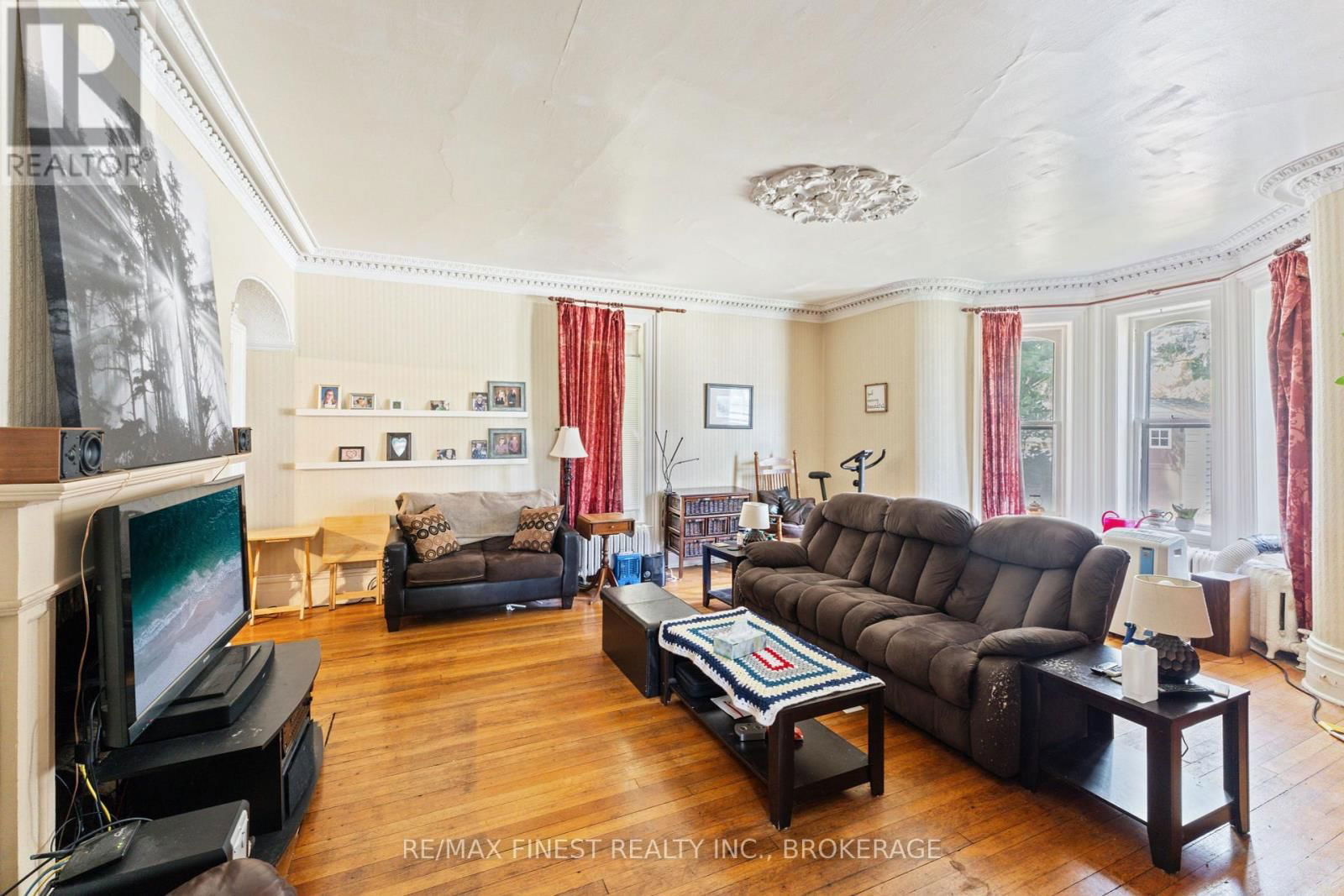220 DUNDAS STREET WEST Image 18