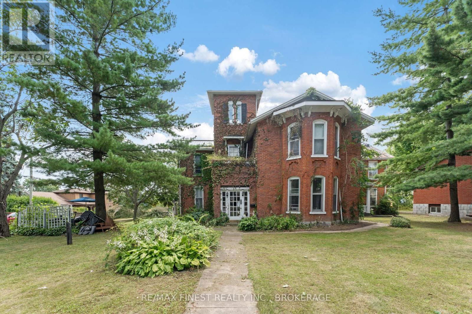 220 DUNDAS STREET WEST Image 2