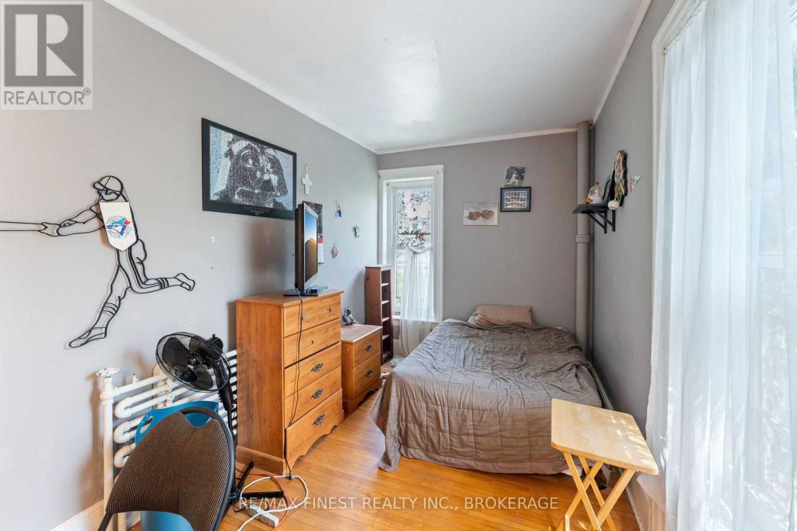 220 DUNDAS STREET WEST Image 27