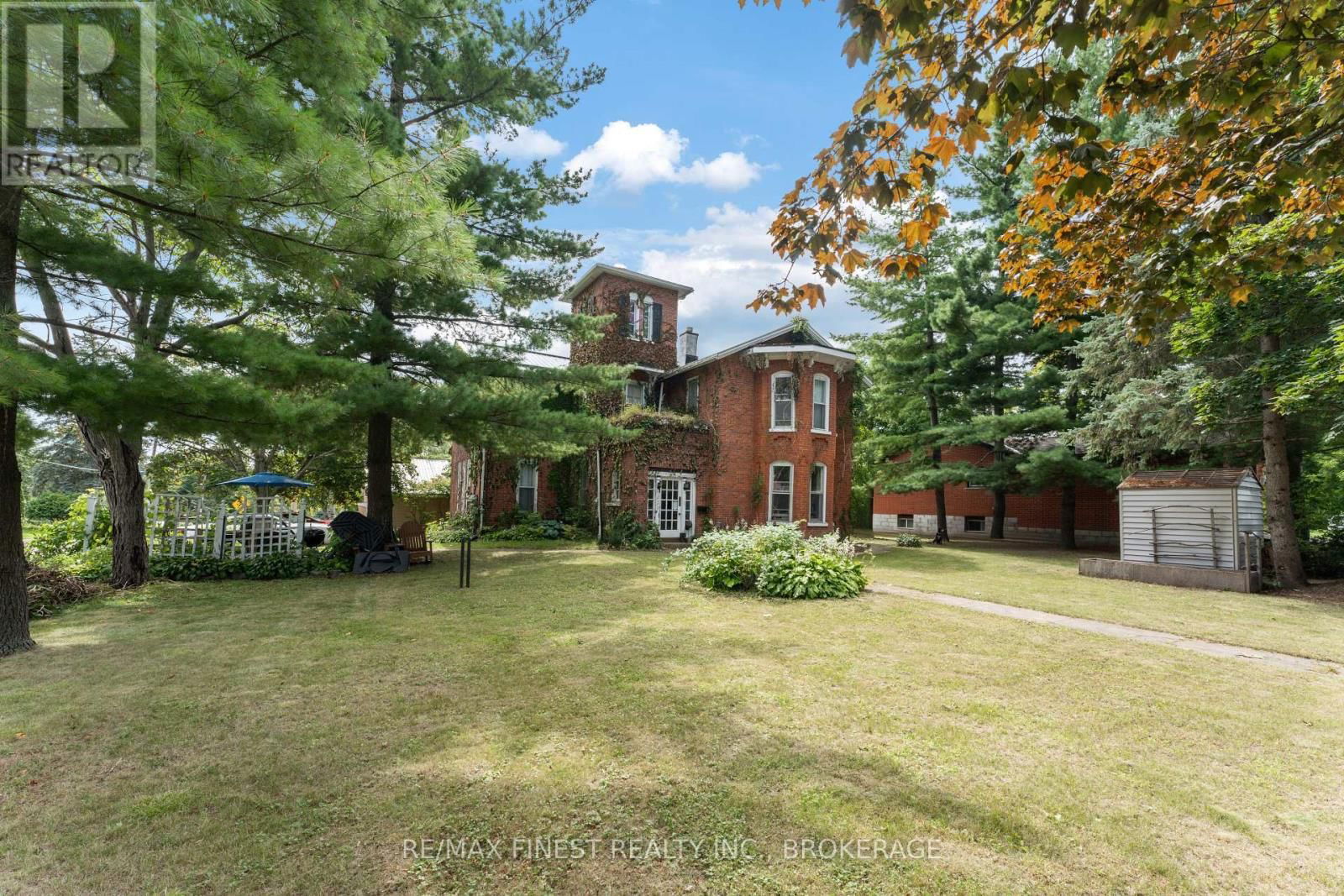 220 DUNDAS STREET WEST Image 3