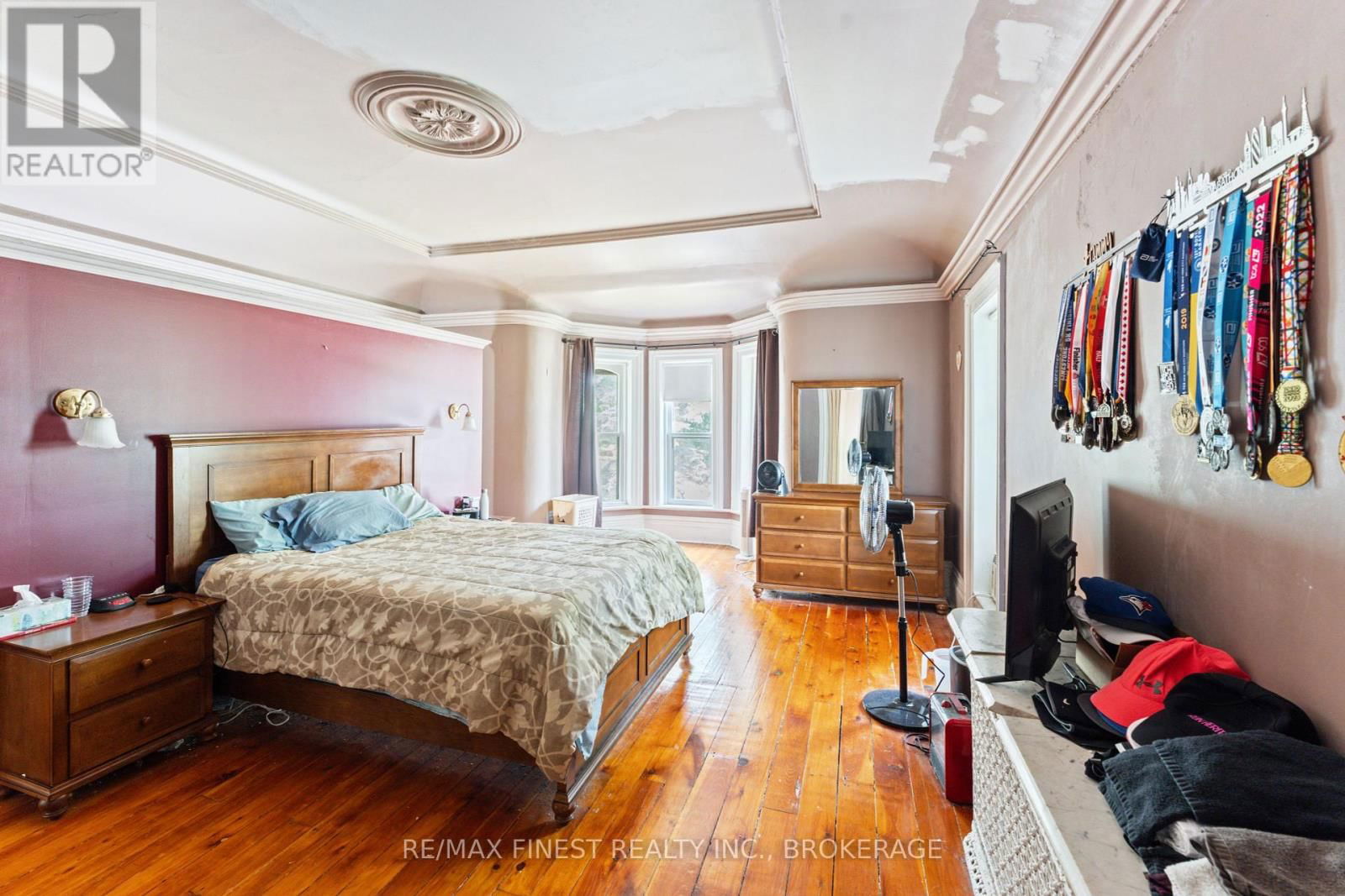 220 DUNDAS STREET WEST Image 32