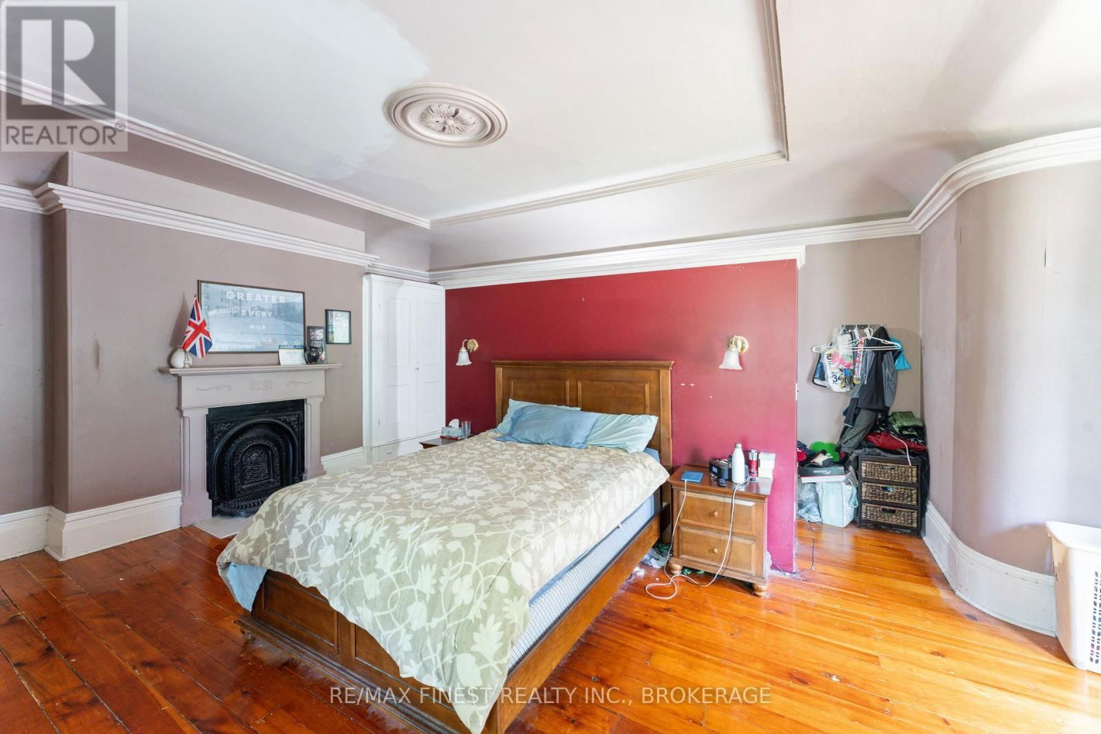 220 DUNDAS STREET WEST Image 33