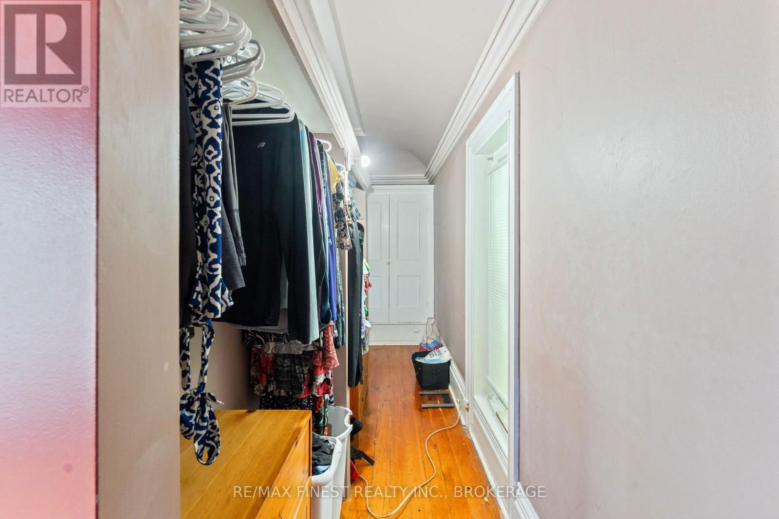 220 DUNDAS STREET WEST Image 34