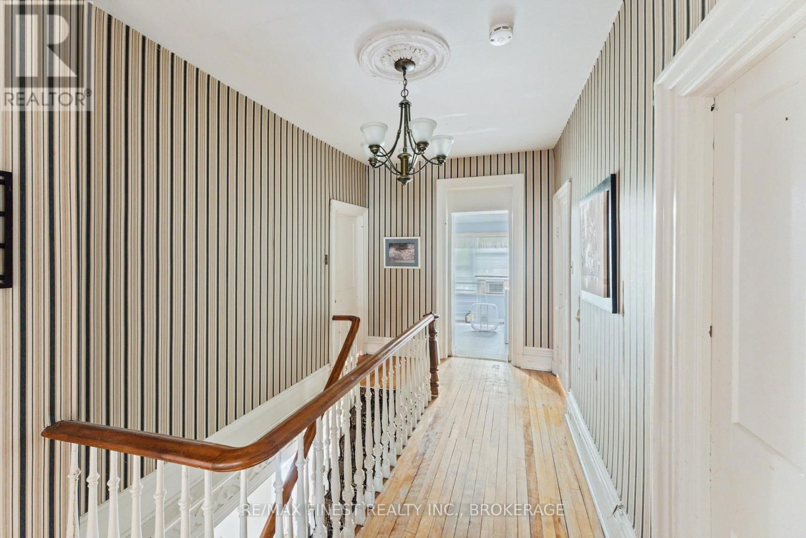220 DUNDAS STREET WEST Image 38