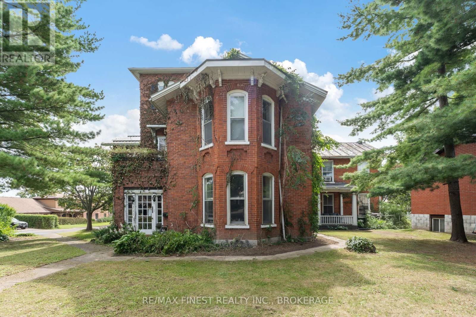 220 DUNDAS STREET WEST Image 4