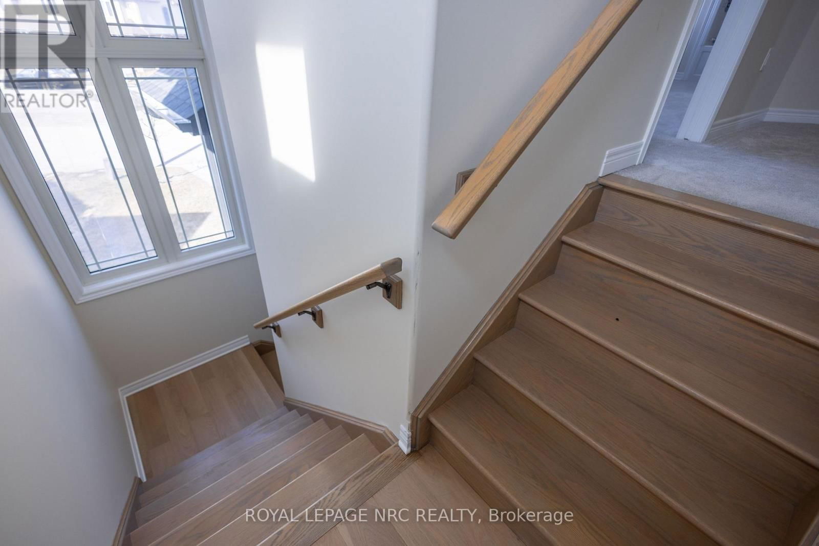33 CINNAMON STREET Image 10
