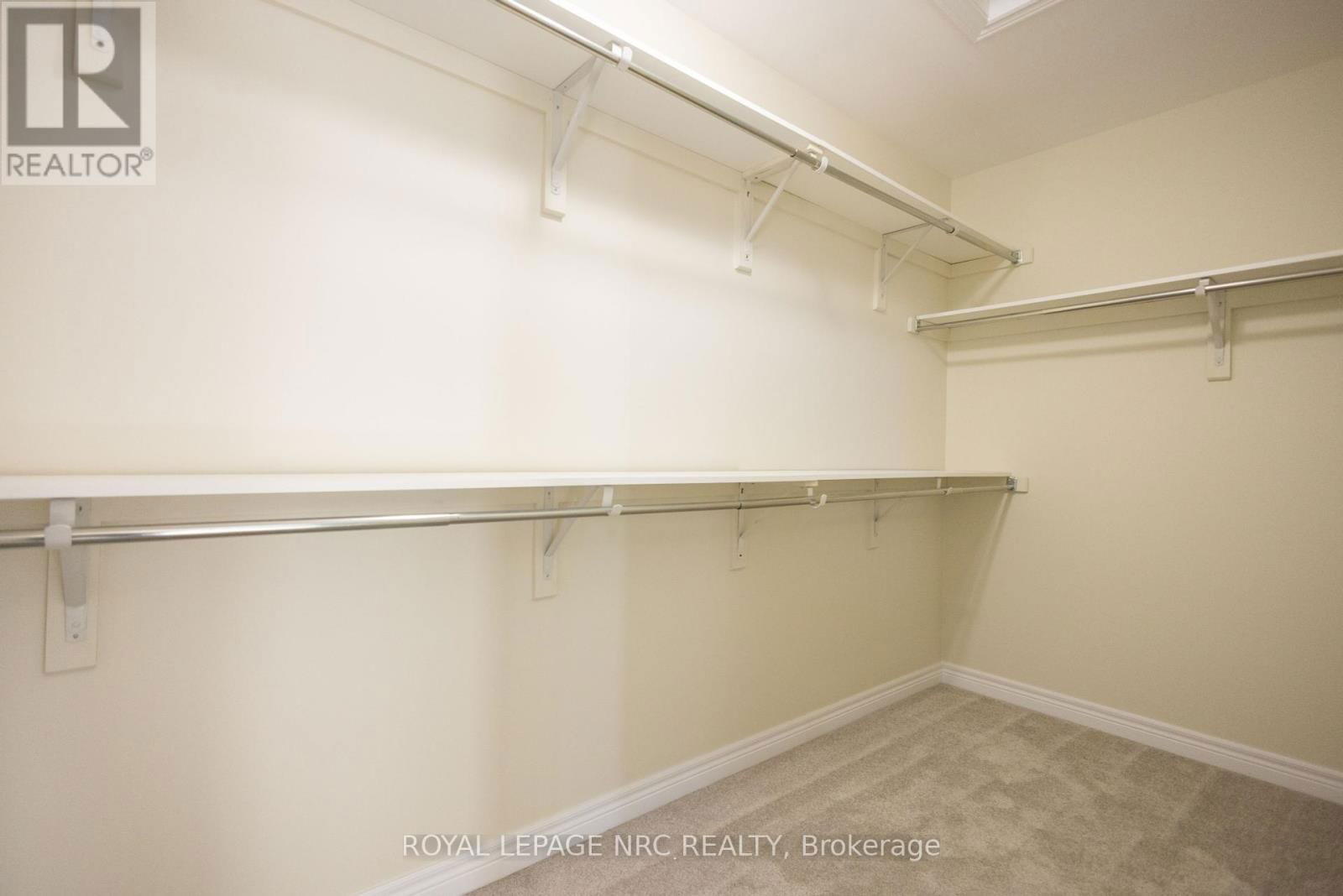 33 CINNAMON STREET Image 12