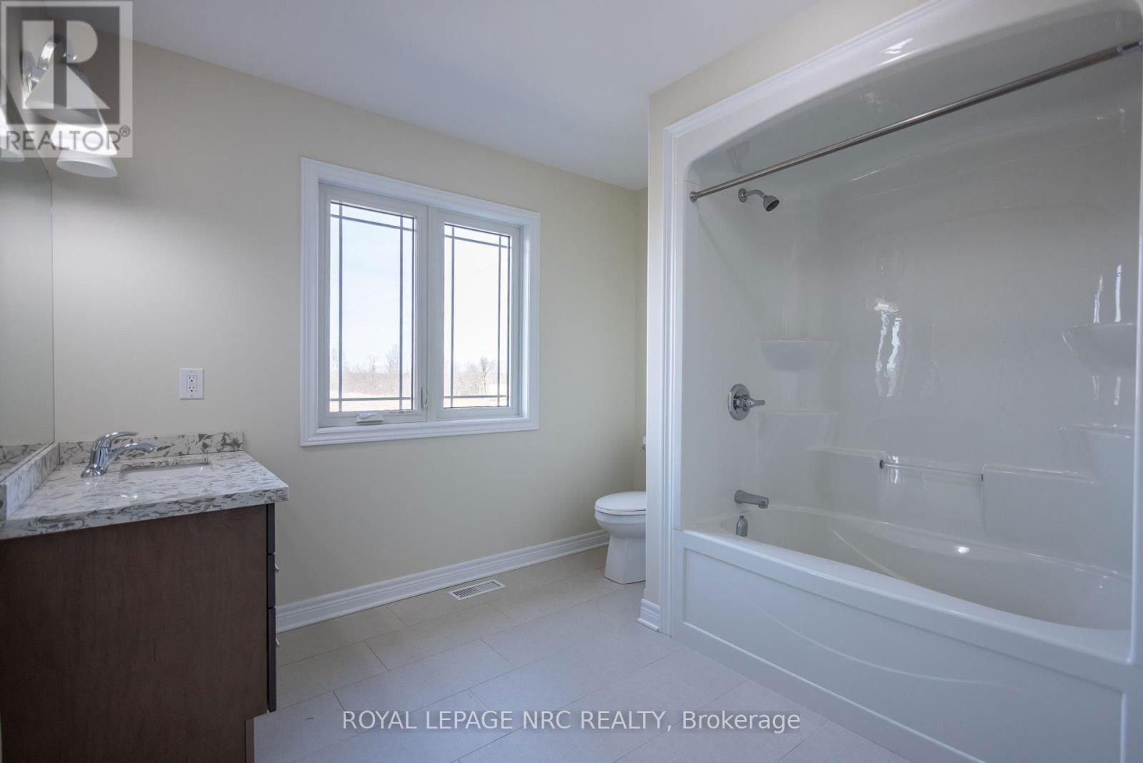 33 CINNAMON STREET Image 17