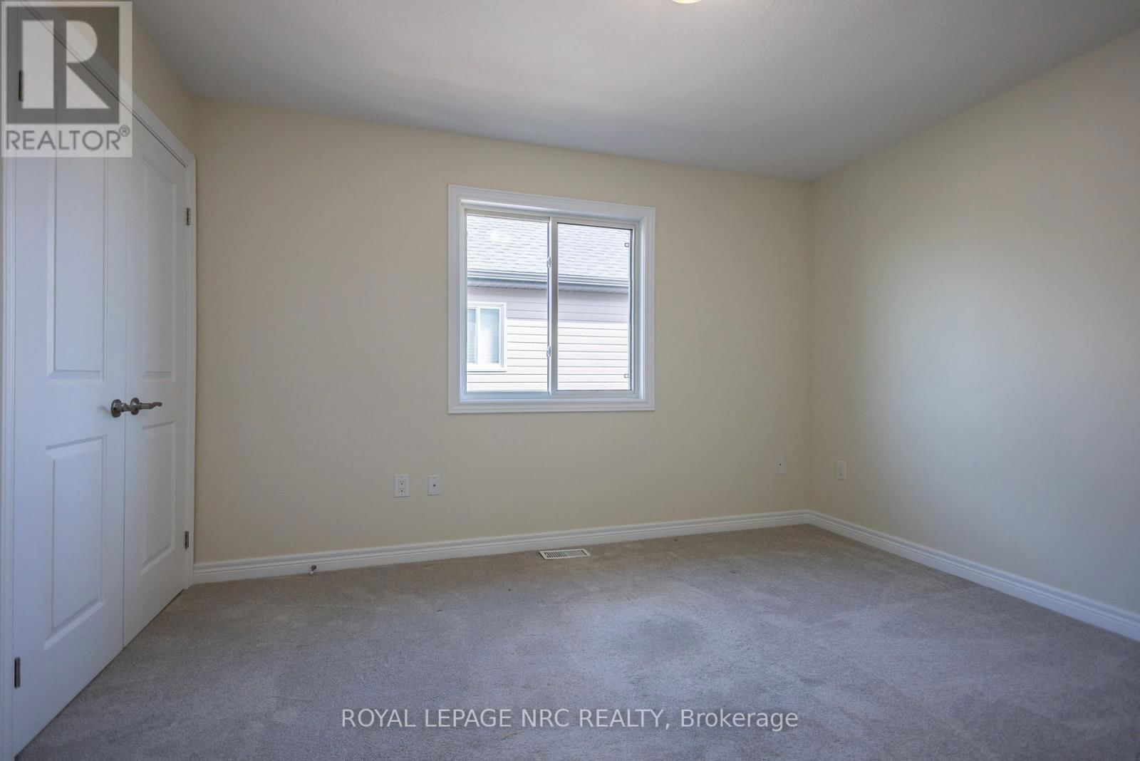 33 CINNAMON STREET Image 18