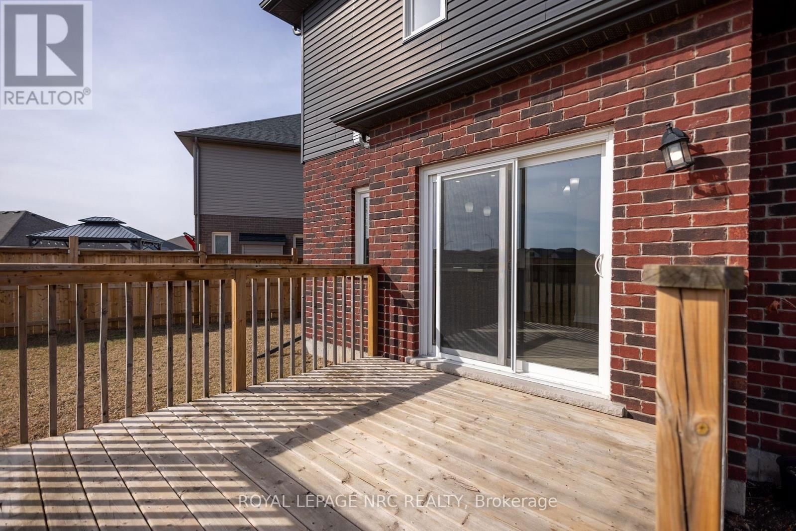 33 CINNAMON STREET Image 20