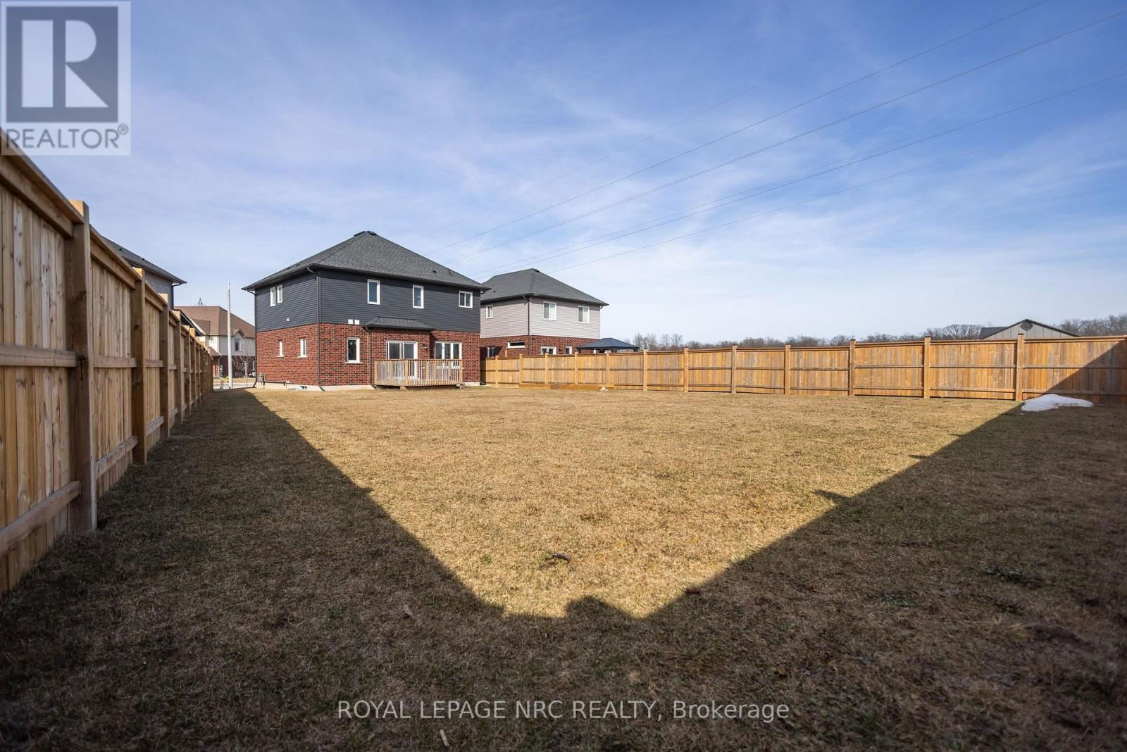 33 CINNAMON STREET Image 21