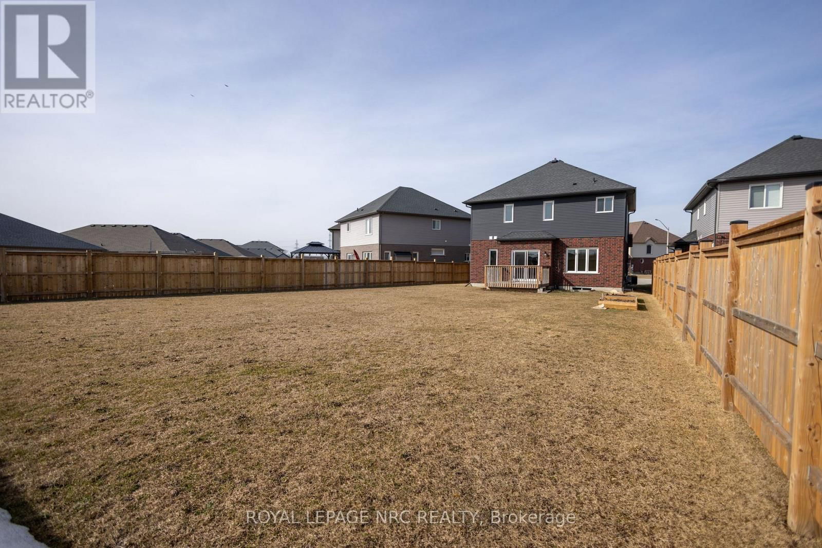 33 CINNAMON STREET Image 22