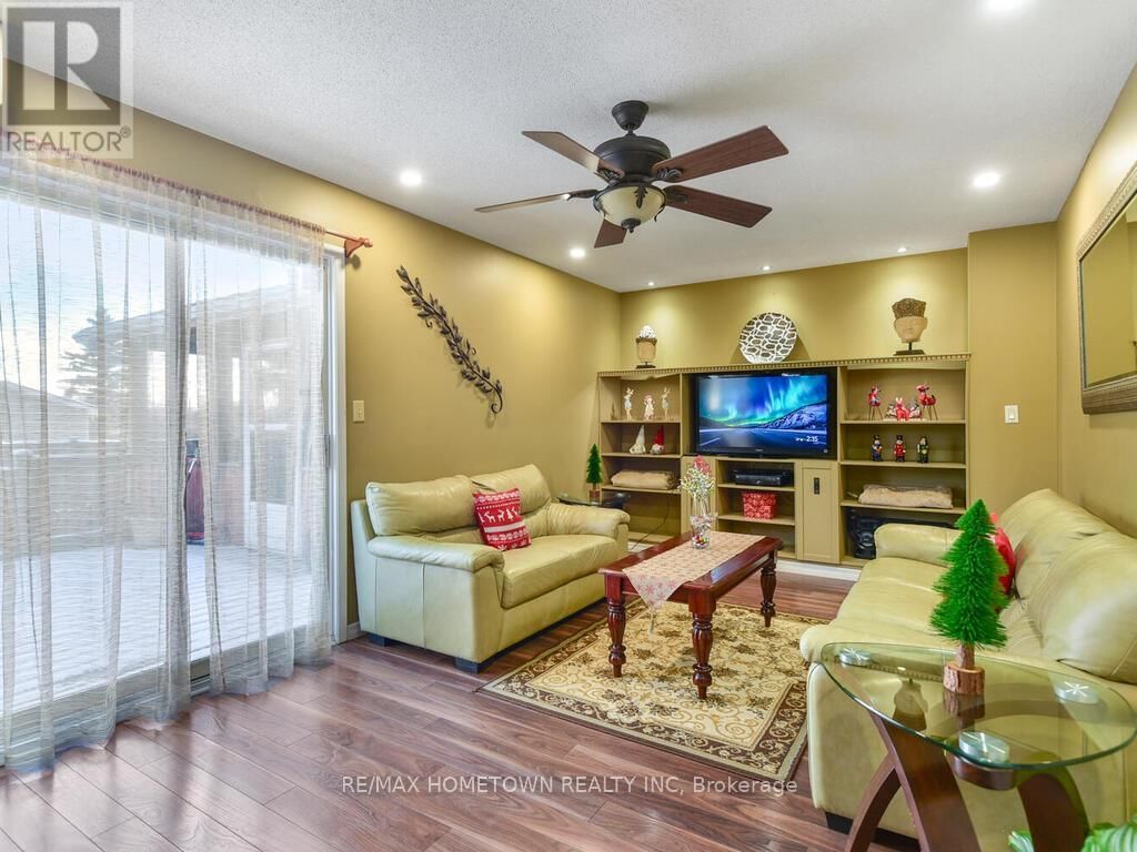 625 LAURIER BOULEVARD Image 12