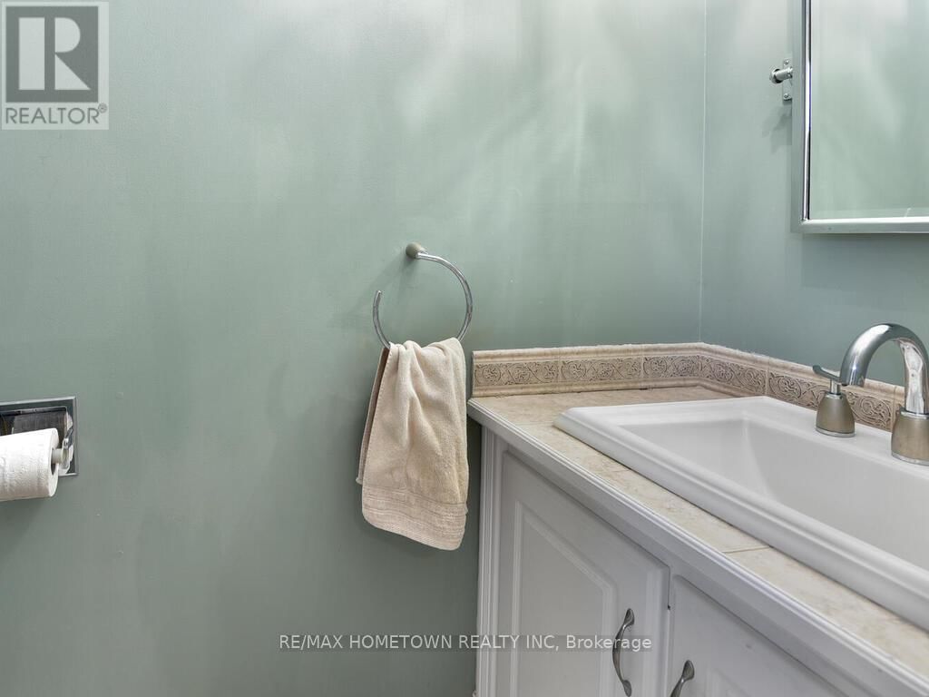 625 LAURIER BOULEVARD Image 14