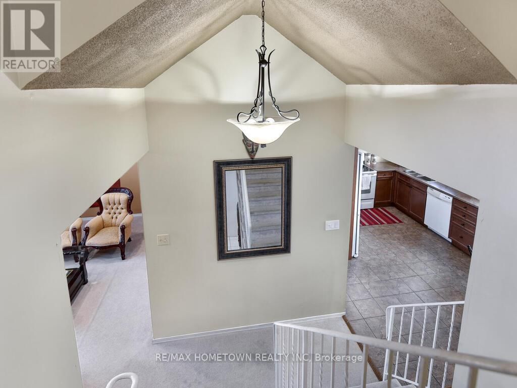 625 LAURIER BOULEVARD Image 16