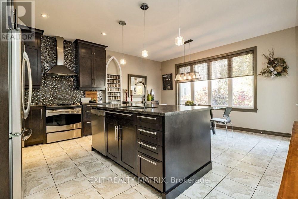 89 STONEWATER BAY Image 10