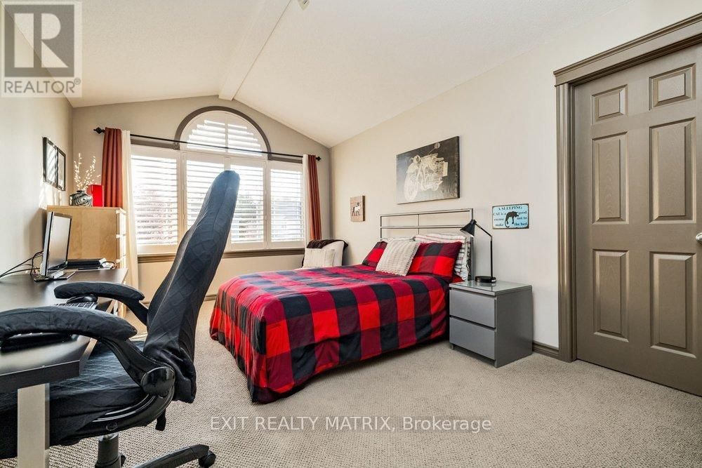 89 STONEWATER BAY Image 22