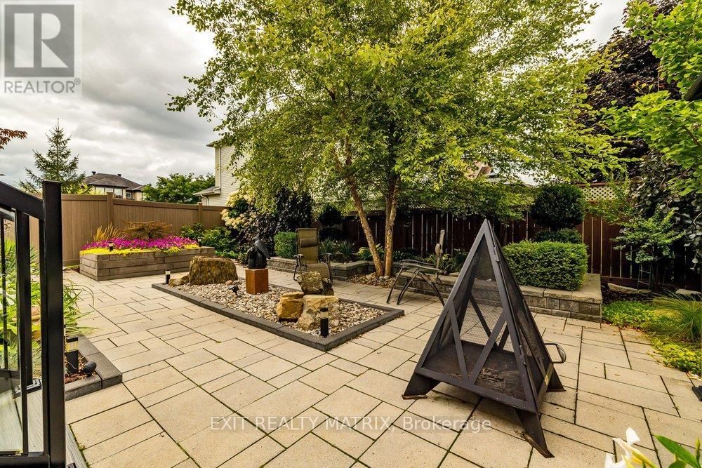 89 STONEWATER BAY Image 32