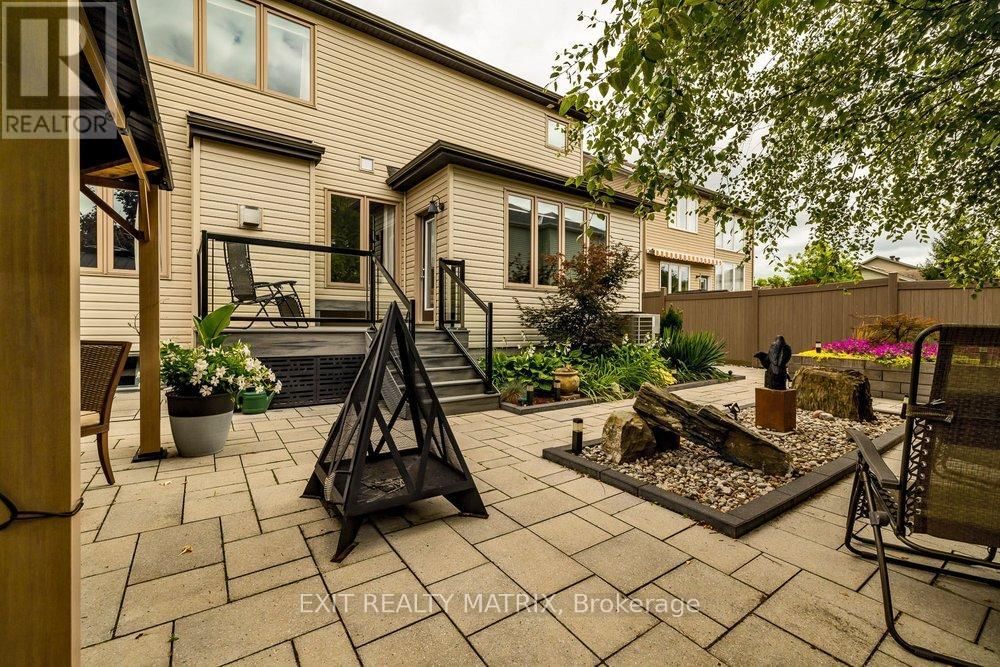 89 STONEWATER BAY Image 33