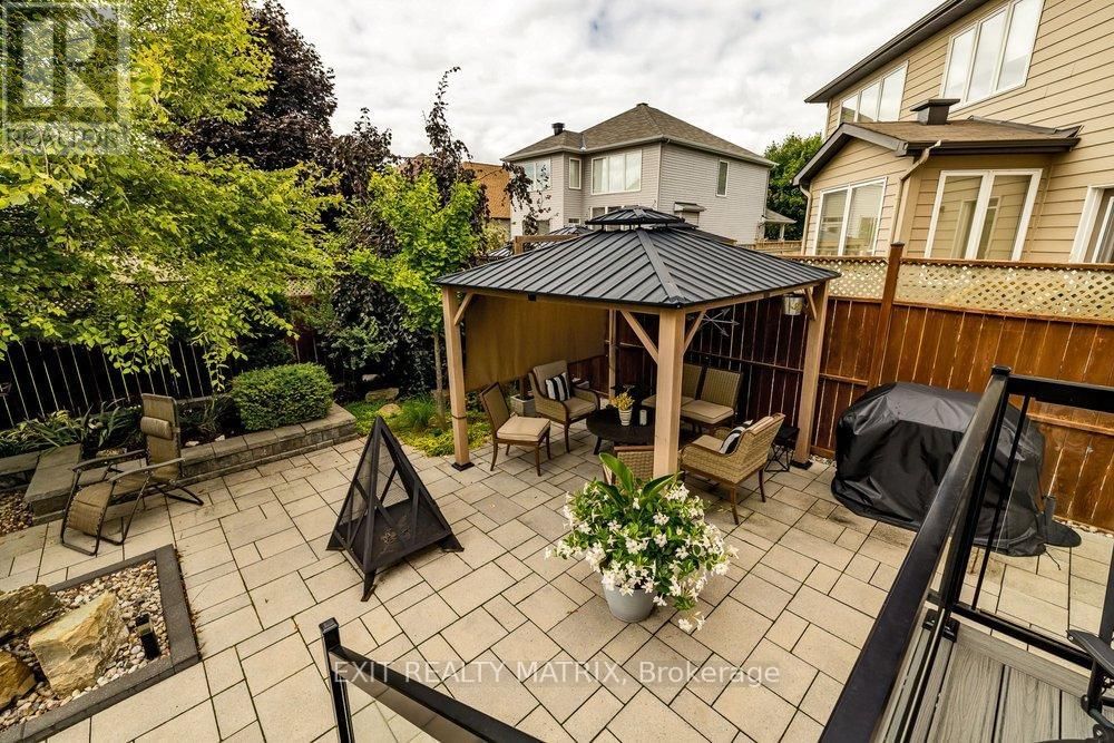 89 STONEWATER BAY Image 35