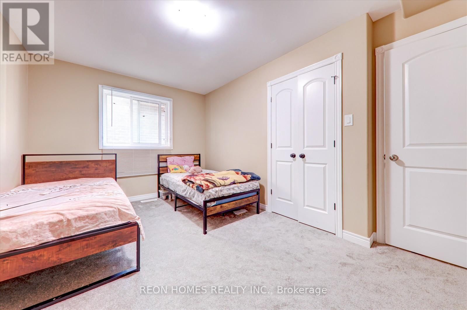 42 YORK DRIVE Image 22