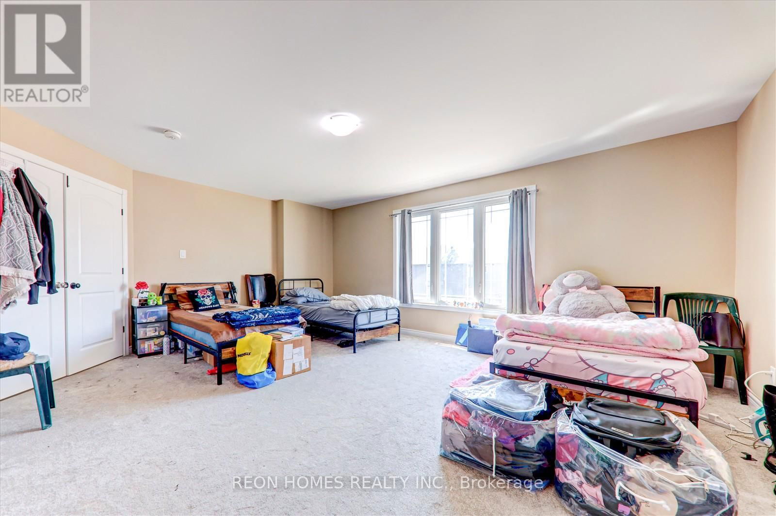 42 YORK DRIVE Image 24
