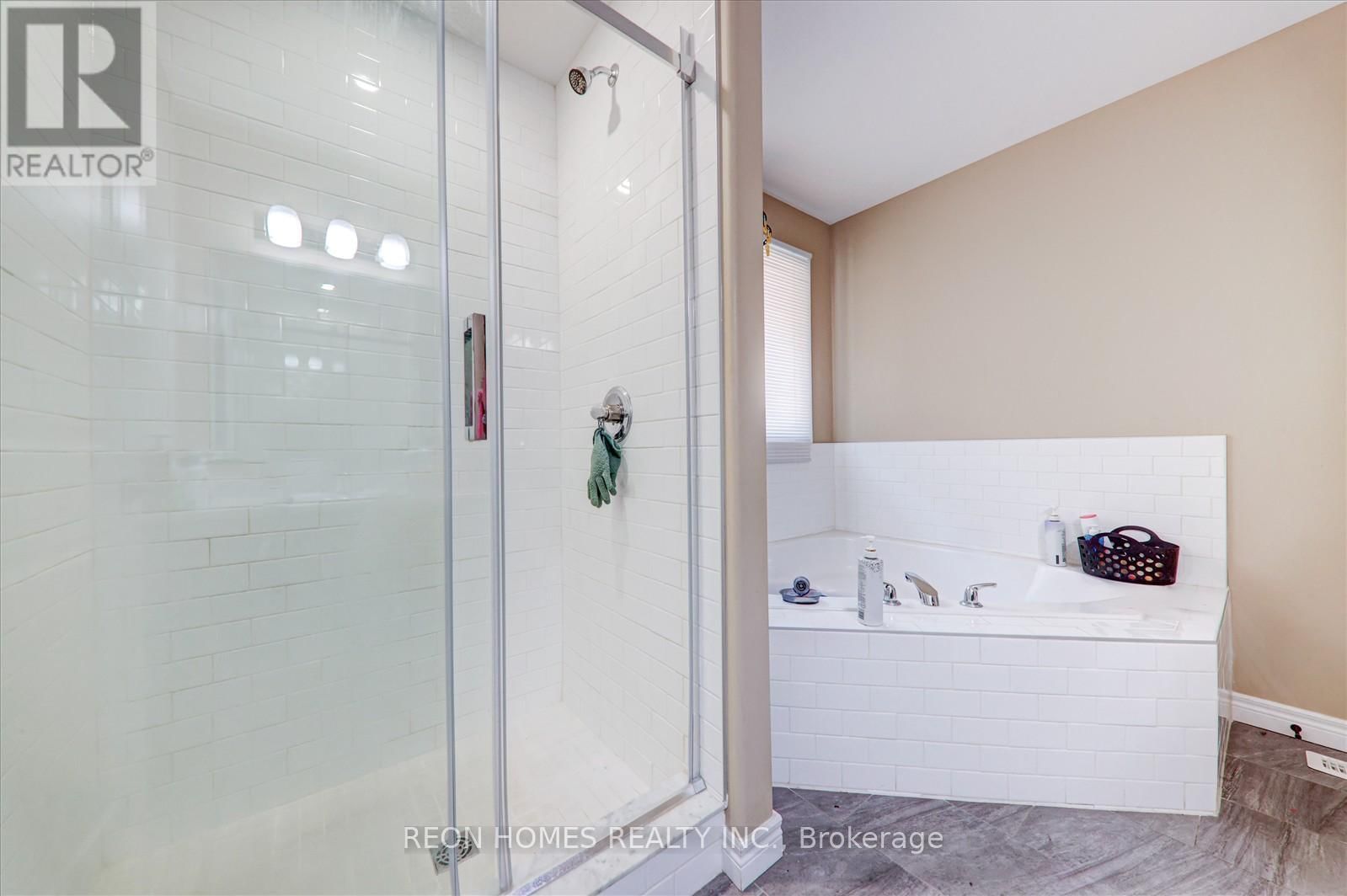 42 YORK DRIVE Image 26