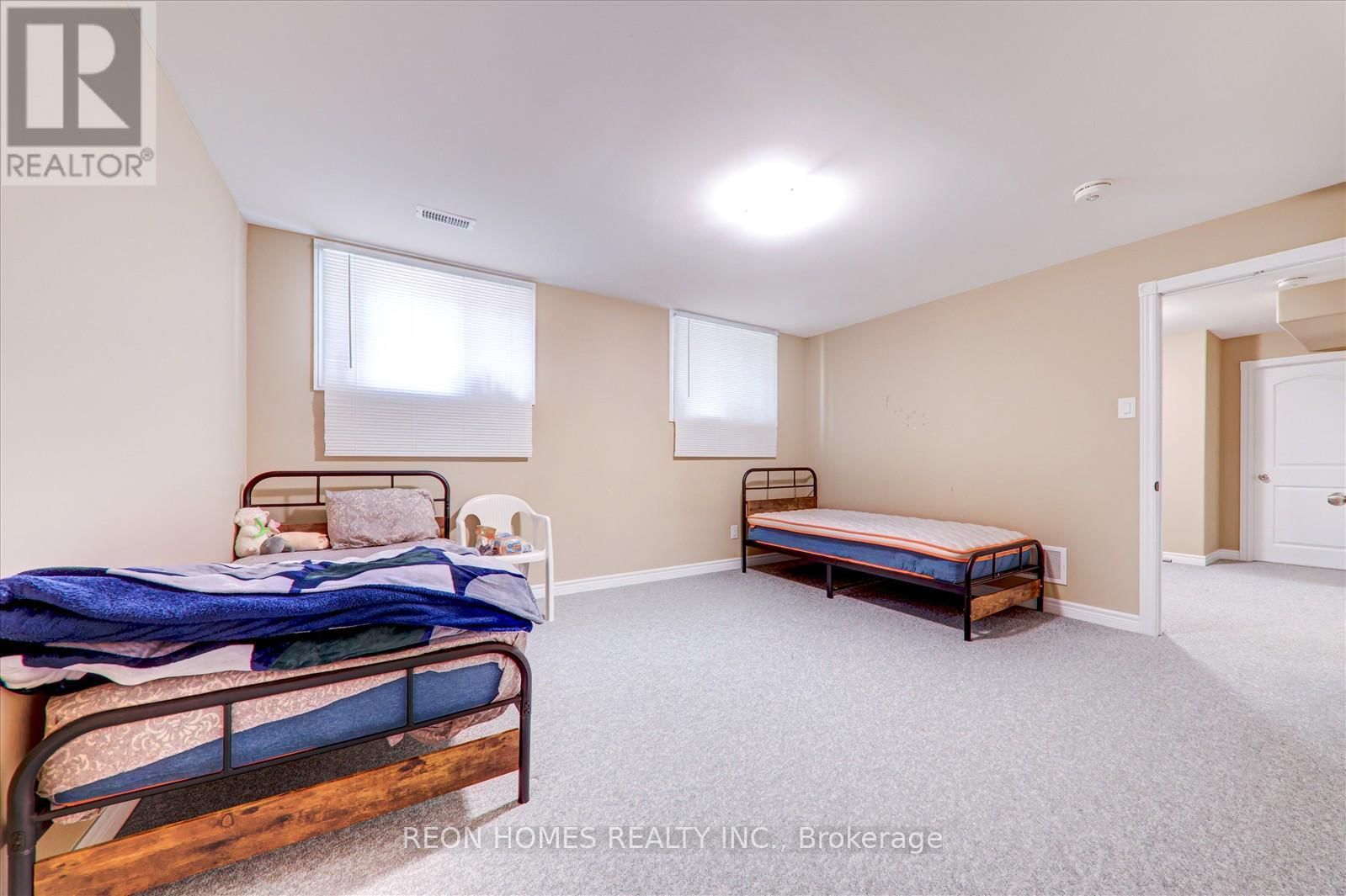 42 YORK DRIVE Image 34