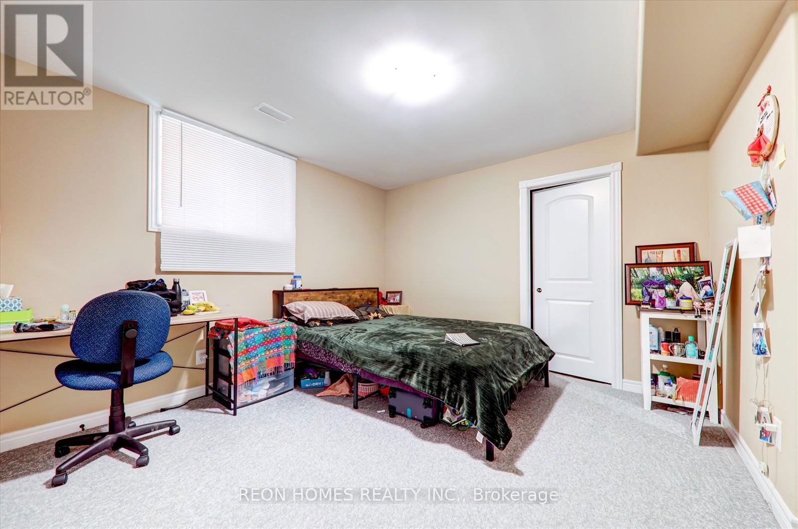 42 YORK DRIVE Image 35