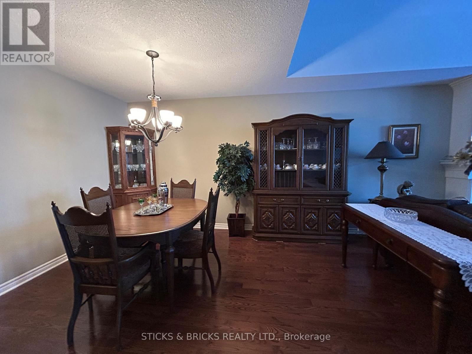 12 - 3241 MONTROSE ROAD Image 10