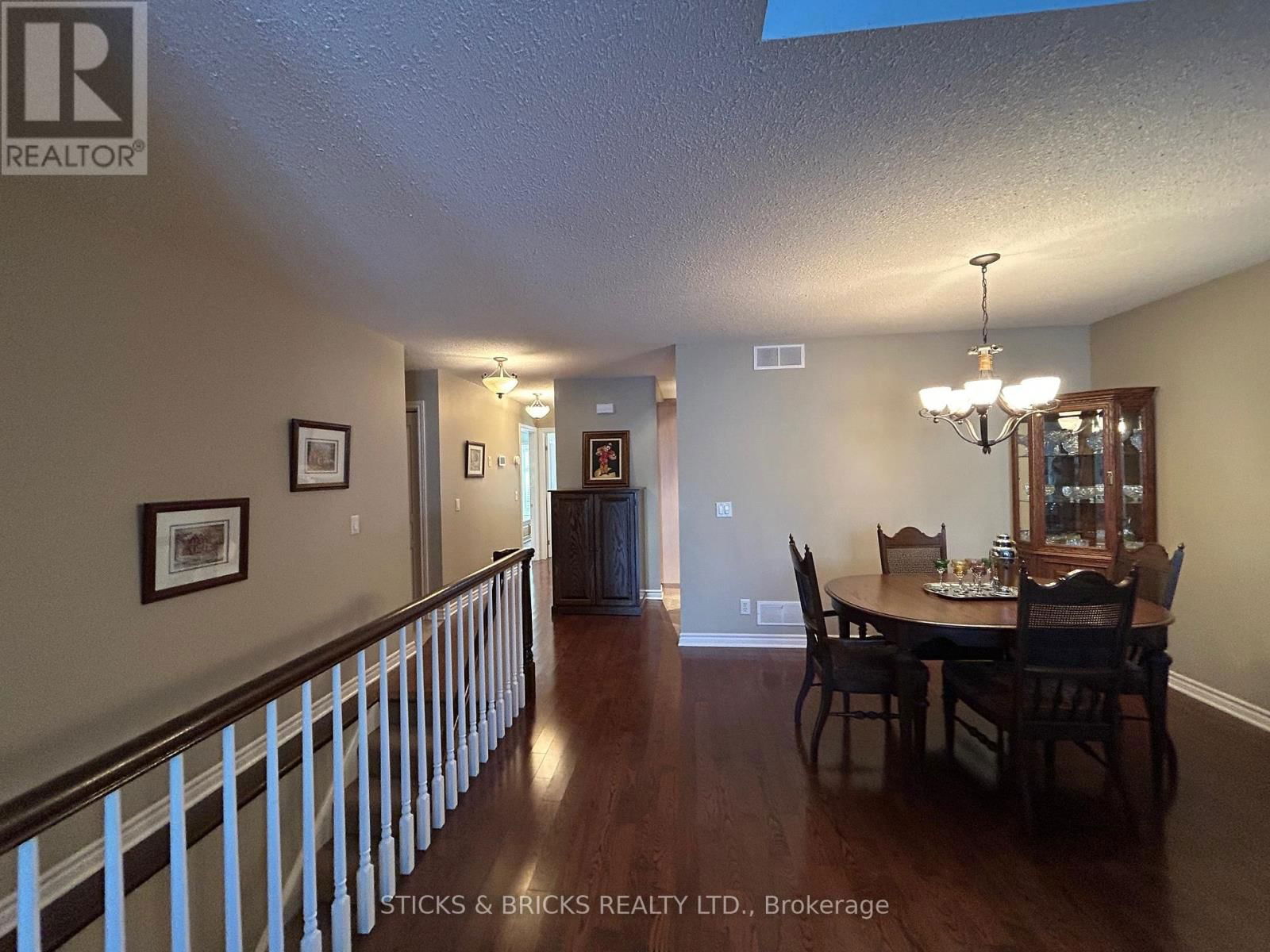 12 - 3241 MONTROSE ROAD Image 11