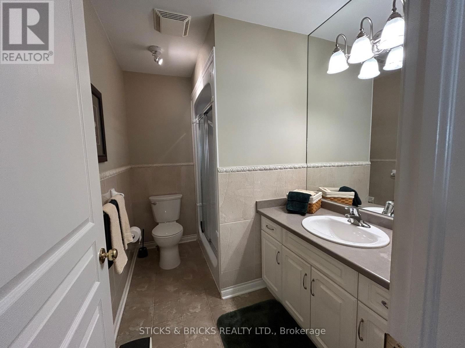 12 - 3241 MONTROSE ROAD Image 26