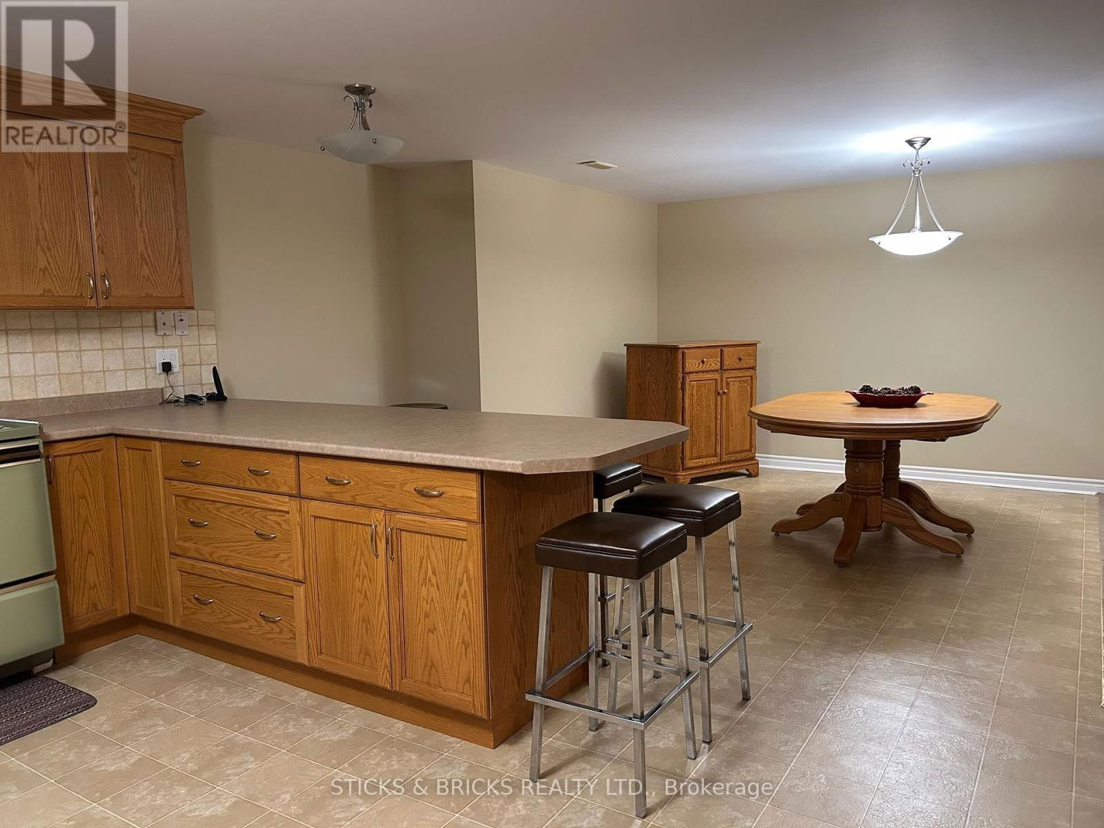 12 - 3241 MONTROSE ROAD Image 29