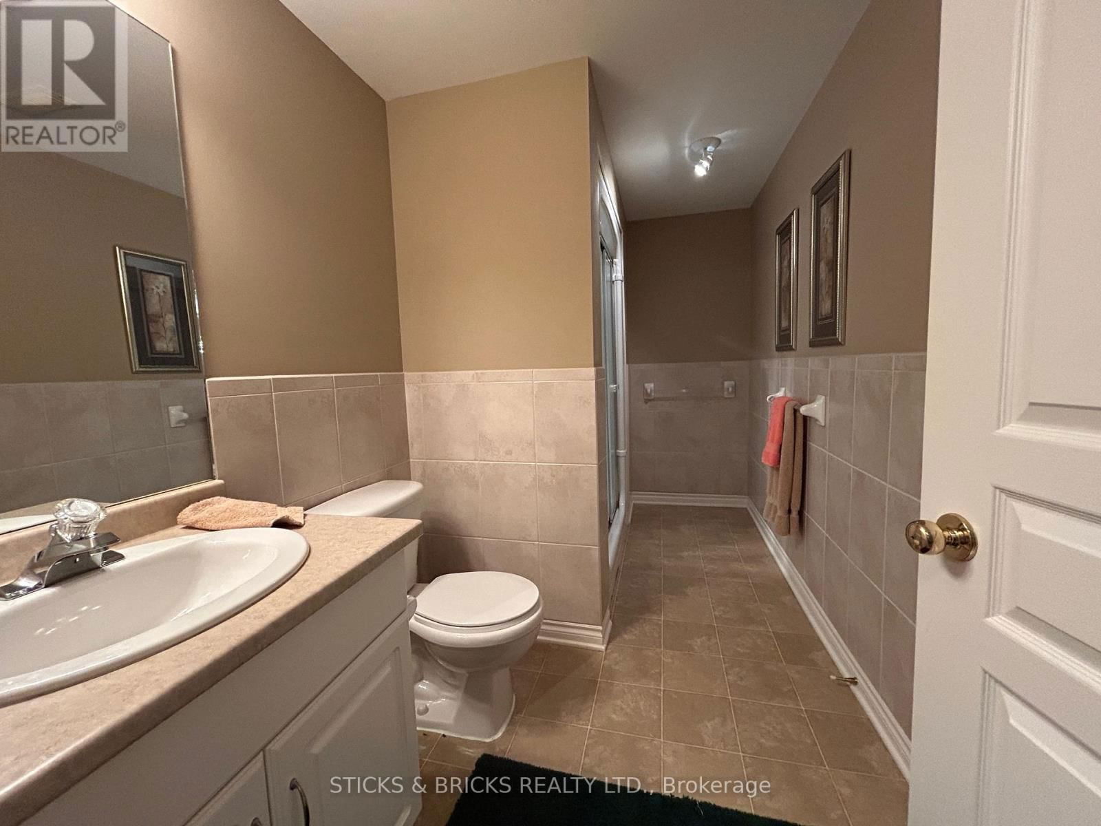 12 - 3241 MONTROSE ROAD Image 36