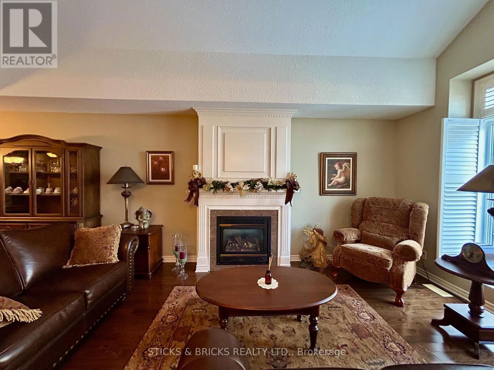 12 - 3241 MONTROSE ROAD Image 7