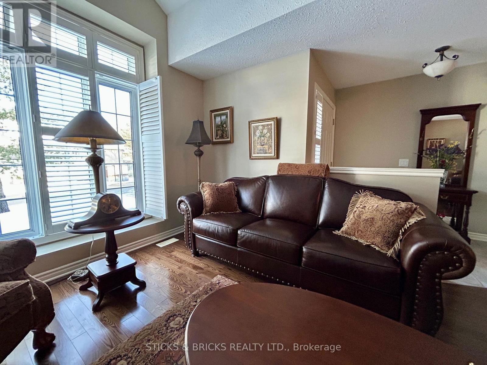 12 - 3241 MONTROSE ROAD Image 8