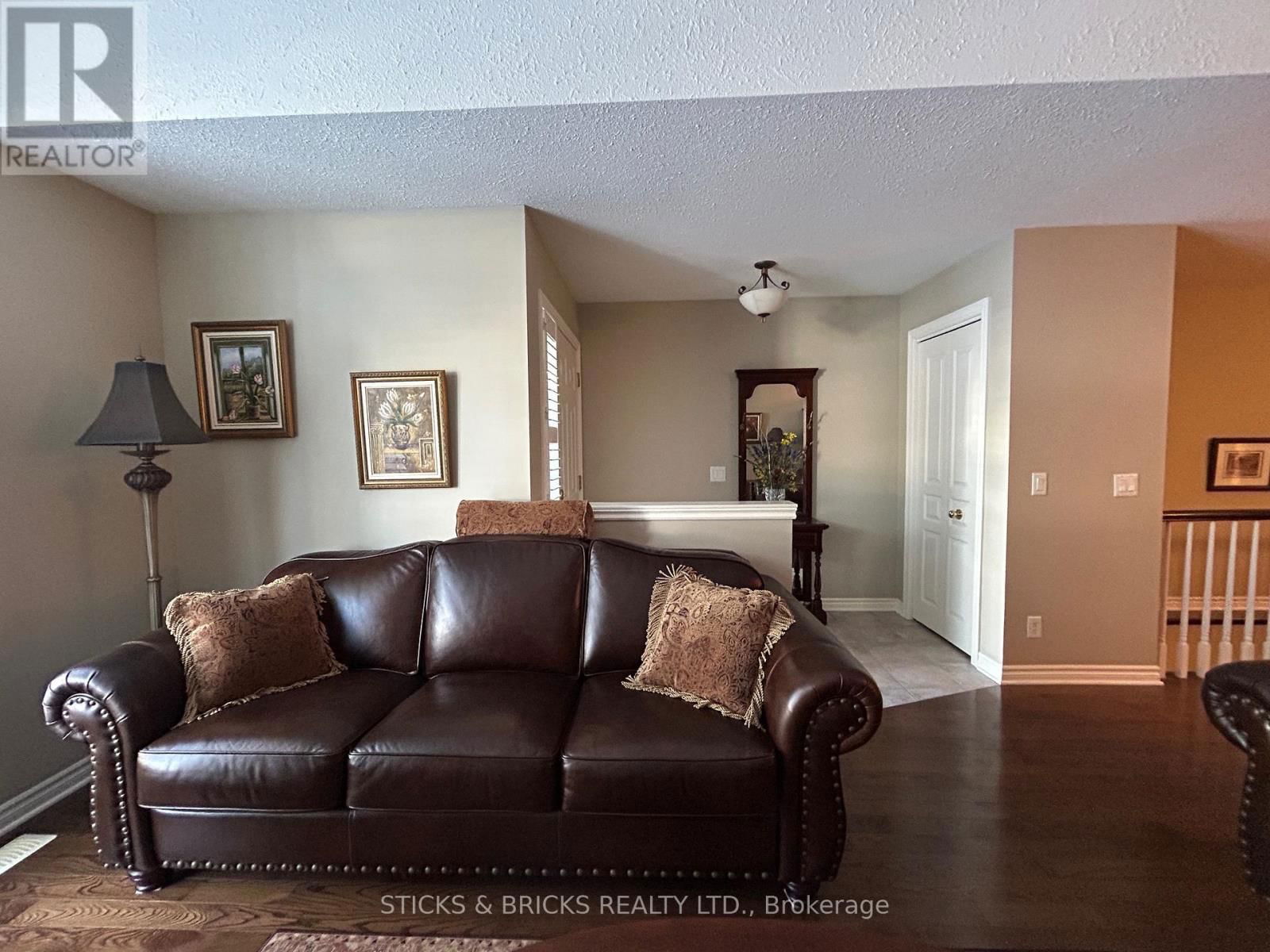 12 - 3241 MONTROSE ROAD Image 9